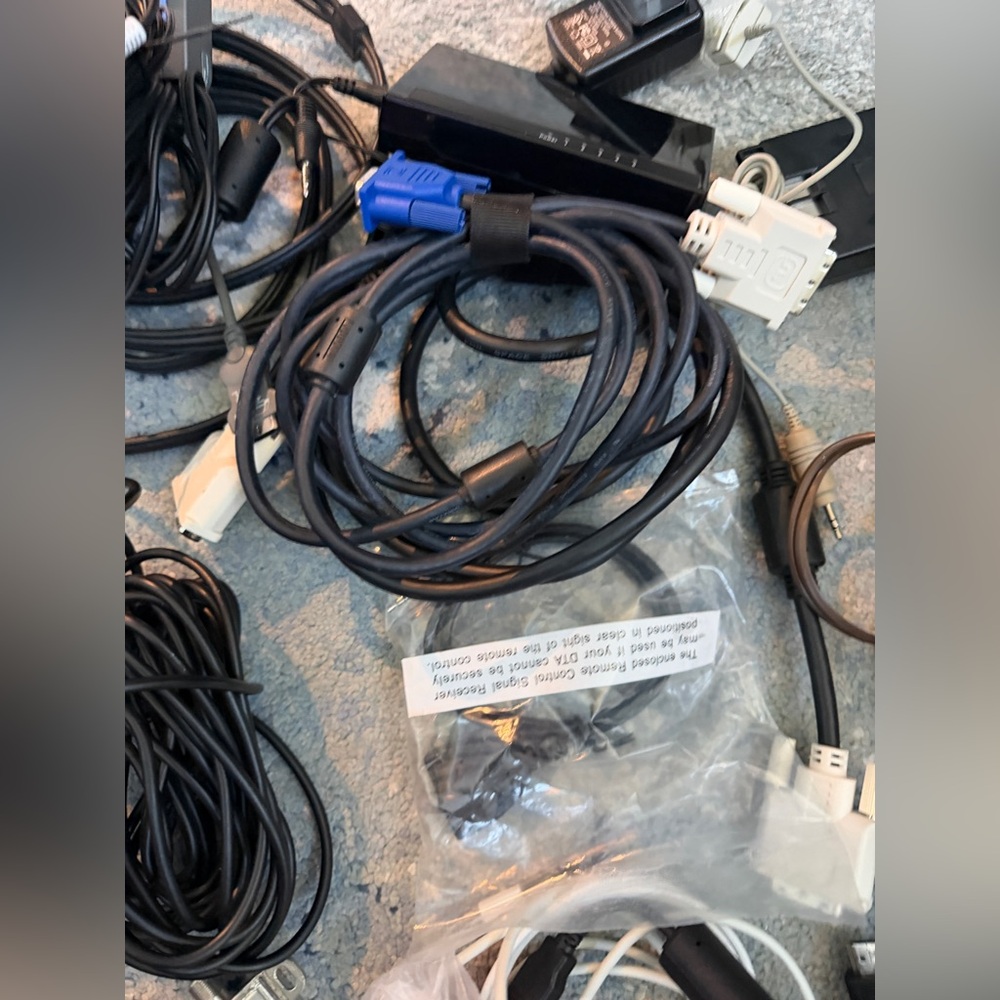Assorted Electronic Cables Bundle - Picture 12 of 13